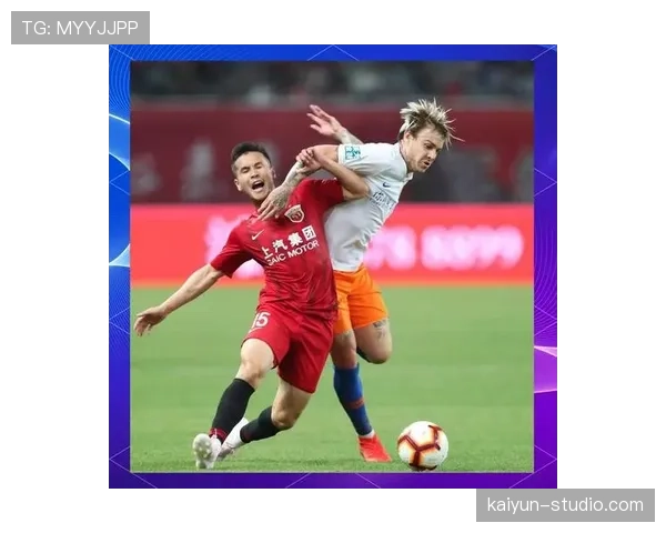合法冲撞判罚要点:肩对肩、合理争抢且无推搡犯规 合法冲撞判罚要点:肩对肩、合理争抢且无推搡犯规
